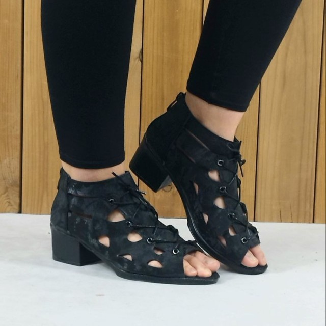 حراج ویژه این هفته کفش صندل زنانه دخترانه مدل بندی پتینه مشکی 1364