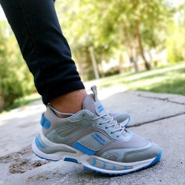 می‌خوام یه کتونی مردانه بهتون معرفی کنم که از هر نظر بی‌ رقیب  اسپرت ترند  مردانه و پسرانه فوق‌العاده شیک    یه کار بسیار جیگر به رنگ طوسی ابی ارسال رایگان کد 3536