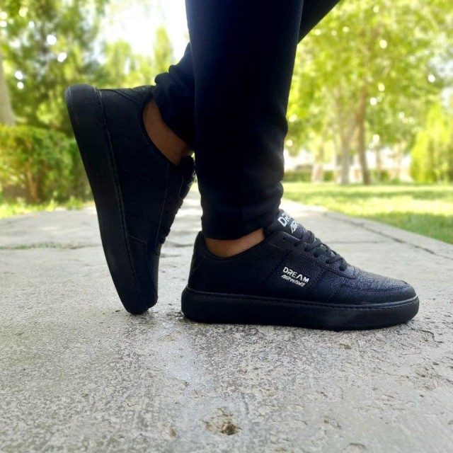 می‌خوام یه مدل مردانه بهتون معرفی کنم که از هر نظر بی‌ رقیب ونس مدل درام مردانه و پسرانه  شیک با ارسال رایگان  3553