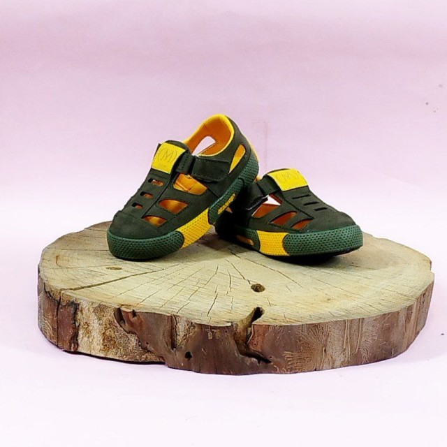 کفش تابستانه های بچگانمون هم رسید یک مدل فوق العاده خوش پوش و جذاب سبز زرد با ارسال رایگان