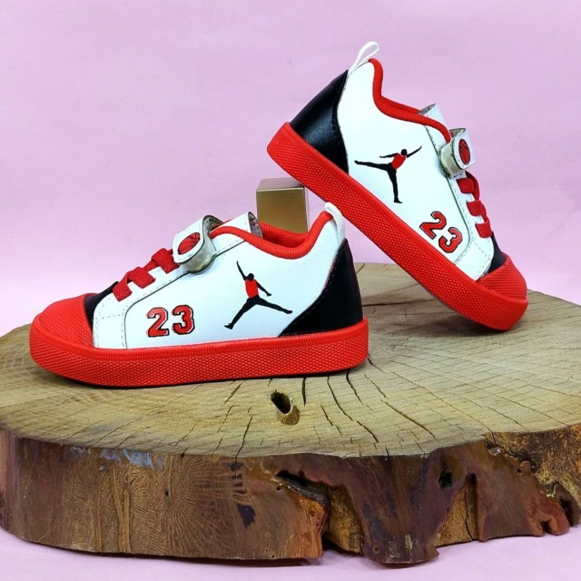 جدید ترین این هفته کفش اسپرت ونس بچگانه پسرانه مدل جردن 23 رنگ سفید قرمز بسیار خوش رنگ  با ارسال رایگان