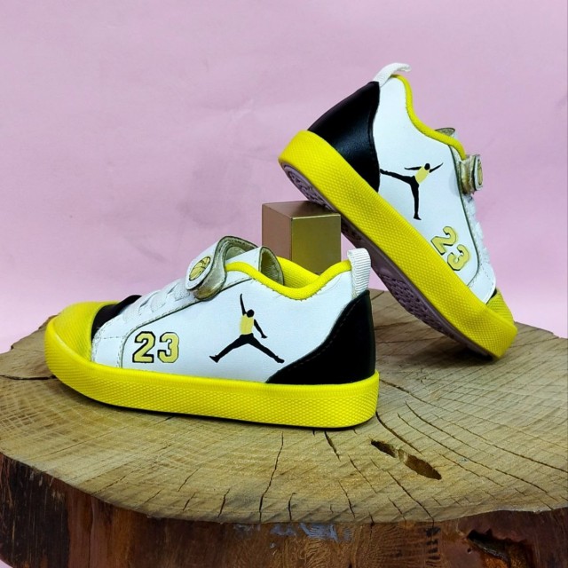 جدید ترین این هفته کفش اسپرت ونس بچگانه پسرانه مدل جردن 23 رنگ سفید زرد با دوام عالی  با ارسال رایگان