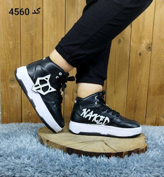 کفش نیم بوت گرگ  برای خانم های باکلاس و خاص پوش مشکی سفید با ارسال رایگان 4560