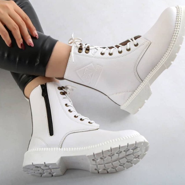 حراج فوق العاده پاییزی نیم بوت زنانه دخترانه بسیار شیک وخوش پا  جنس چرم  فوق العاده با کیفیت رنگ سفید