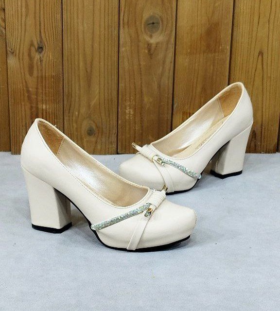 کفش مجلسی شیک  زنانه دخترانه مدل پروانه شیک و خوش پا کرمی با ارسال رایگان 1506