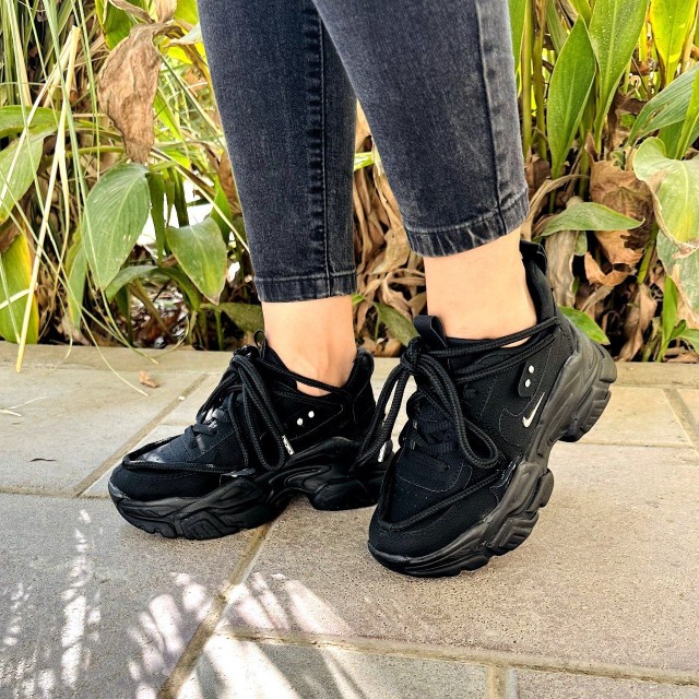 مدل خوشگلمون کفش  نگین دار بندی زنانه دخترانه لژدار در دورنگ  سفید و مشکی با ارسال رایگان 4660