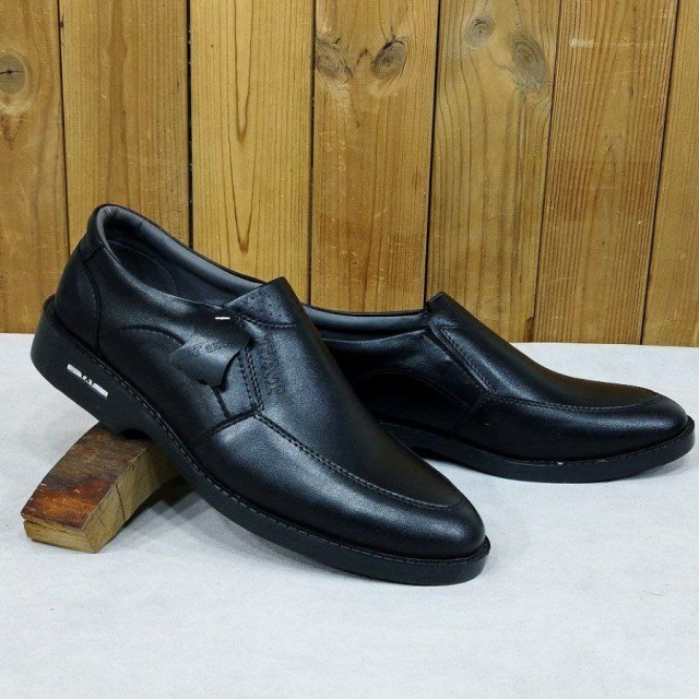 کفش کالج مجلسی مردانه و پسرانه  چرمی  و بادوام زیره سبک و راحت  مشکی با ارسال رایگان 2412