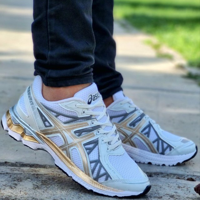 کفش کتونی اسپرت مردانه و پسرانه طرح اسیکس شیک و باکیفیت بالا سفید طلایی با ارسال رایگان 3761