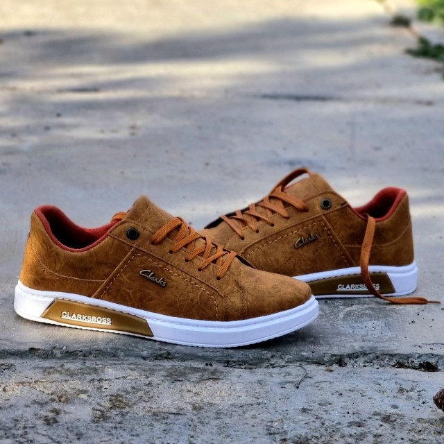 کفش کتونی اسپرت مدل پیشنهادی خوشگلمون clarks  مردانه خردلی زیره سفید با ارسال رایگان  3764