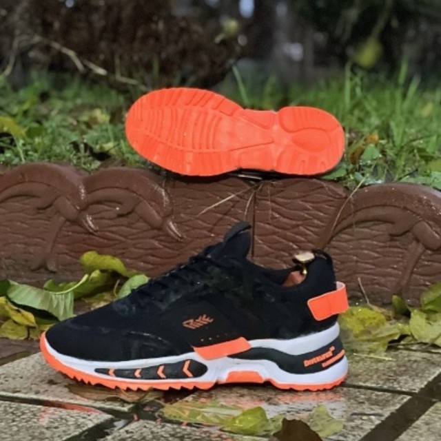 کفش اسپرت مردانه فوق العاده بادوام و عالی مدل ترندمشکی نارنجی  بروز با ارسال رایگان 3331