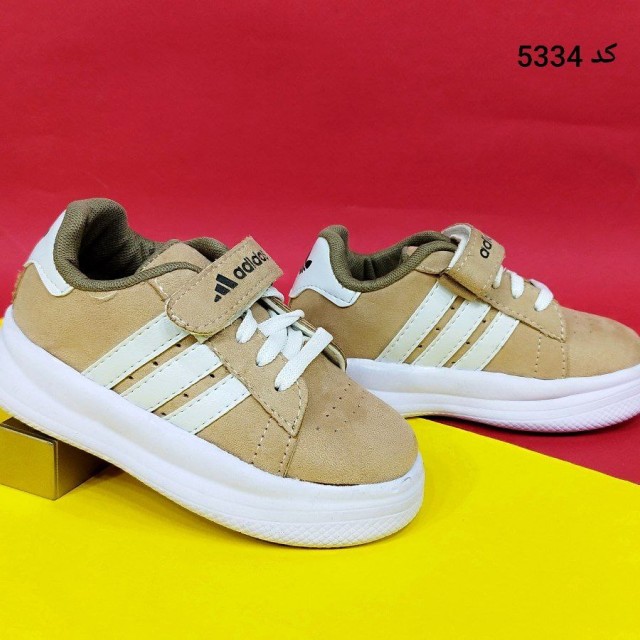 کفش کتونی اسپرت بچگانه مدل ادیداس  راحت و سبک کرم سفید  با ارسال رایگان