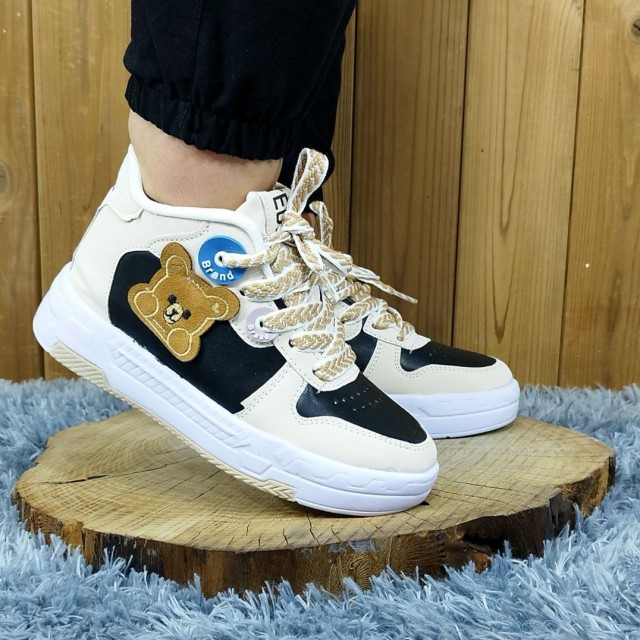 حراج ویژه نیم بوت جدید دخترانه مدل خرسی مناسب برای خوش سلیقه هارنگ کرم مشکی باارسال ریگان