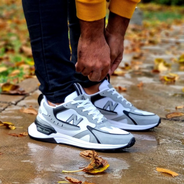 حراج باورنکردنی کفش کتونی اسپرت مردانه و پسرانه مدل نیوبالانس جذاب و خاص سفید طوسی  با ارسال رایگان