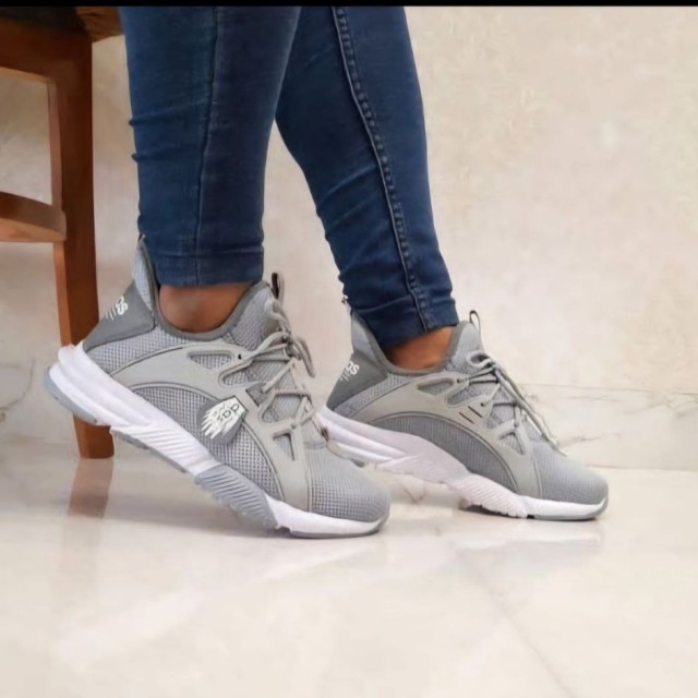 حراج ویژه کفش کتونی اسپرت مردانه جورابی  طبی و راحت وجذاب طوسی  با ارسال رایگان