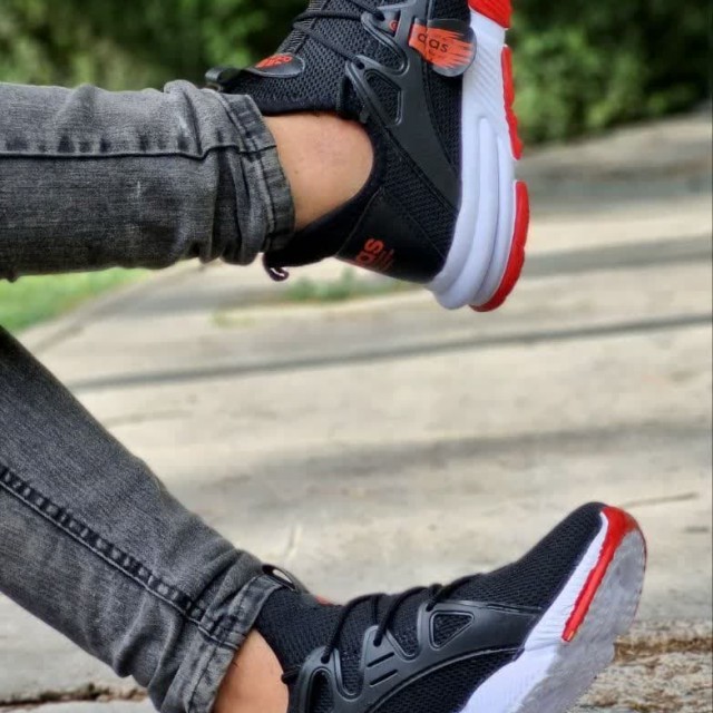 فروش جذاب کفش کتونی اسپرت مردانه  طبی و راحت مشکی قرمز با ارسال رایگان