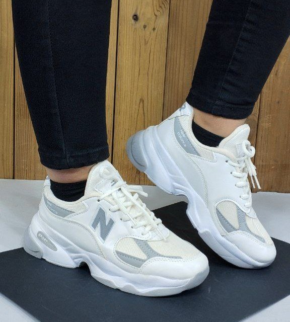 حراج ویژه کفش کتونی اسپرت زنانه دخترانه مدل نیوبالانس با کیفیت فوق العاده  عالی سفید طوسی 4321باارسال رایگان