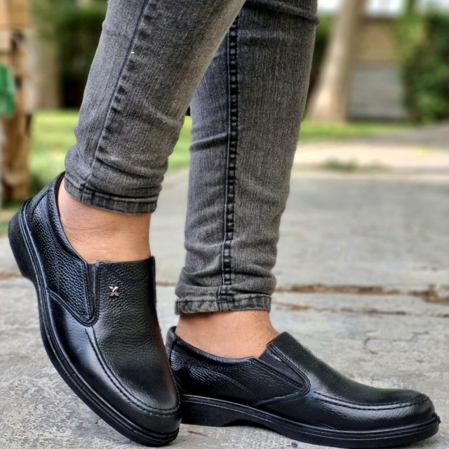 فروش ویژه کفش مجلسی مردانه چرم طبیعی تبریز زیره طبی رویه خط دار با ارسال رایگان