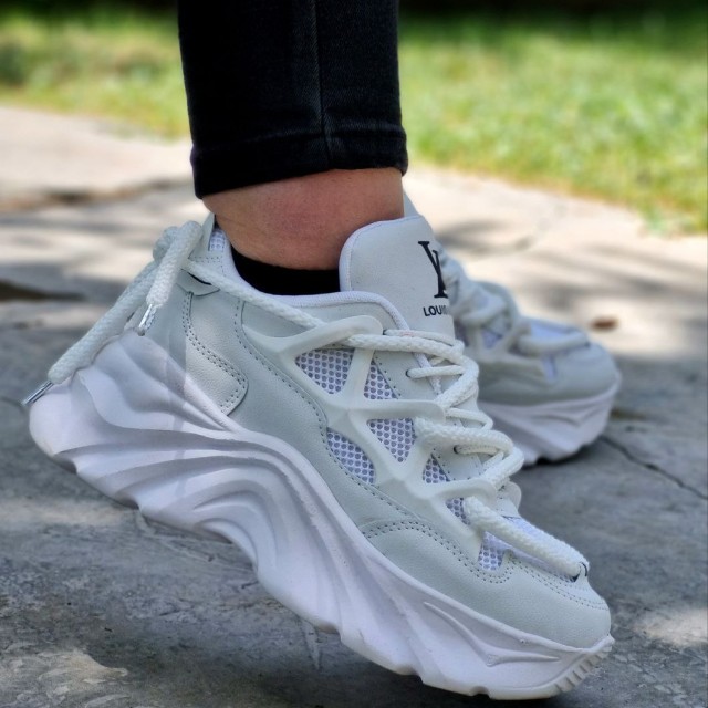 حراج ویژه کفش کتونی اسپرت زنانه دخترانه مدل لویئس ویلتون  لژدار و زیبا وجذاب  سفید ارسال رایگان