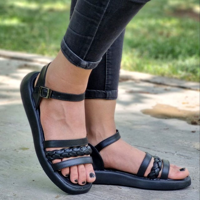 حراج   فوق العاده صندل  تابستانه زنانه دخترانه رویه بافتی جذاب و نرم وراحت  مشکی باارسال رایگان