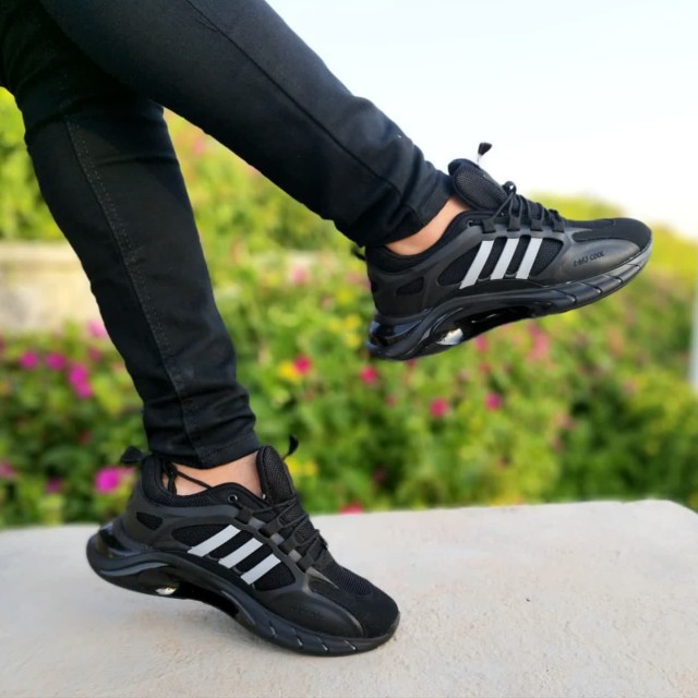 حراج ویژه  کفش کتونی کپسول اسپرت مردانه آدیداس های کپی زیره کپسولی رنگ مشکی خط طوسی خوش فرم  و زیبا 3480 با ارسال رایگان