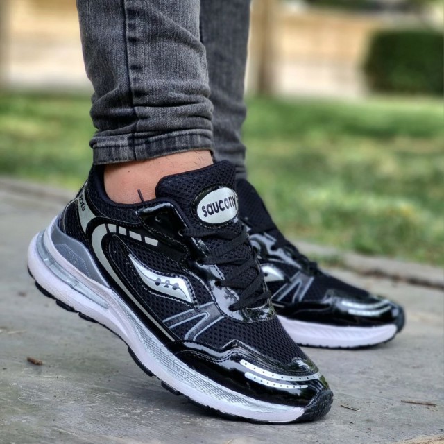 فروش ویژه کفش کتونی اسپرت مردانه و پسرانه مدل ساکونی  زیره پیو رنگ مشکی نقره ای زیره سفید ساکونی با ارسال رایگان