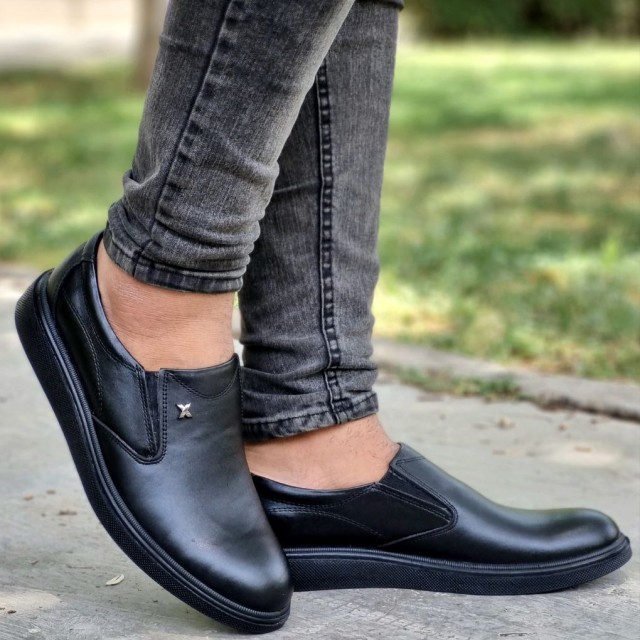 فروش  ویژه کفش مجلسی مردانه و پسرانه چرم طبیعی تبریز   زیره پیو رنگ مشکی  بی نهایت زیبا و جذاب با ارسال رایگان