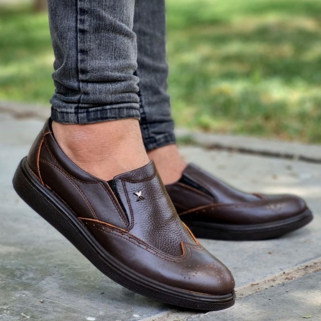 فروش  ویژه کفش مجلسی مردانه و پسرانه چرم طبیعی تبریز   زیره پیو رنگ قهوه ای تیره زیبا و خاص با ارسال رایگان