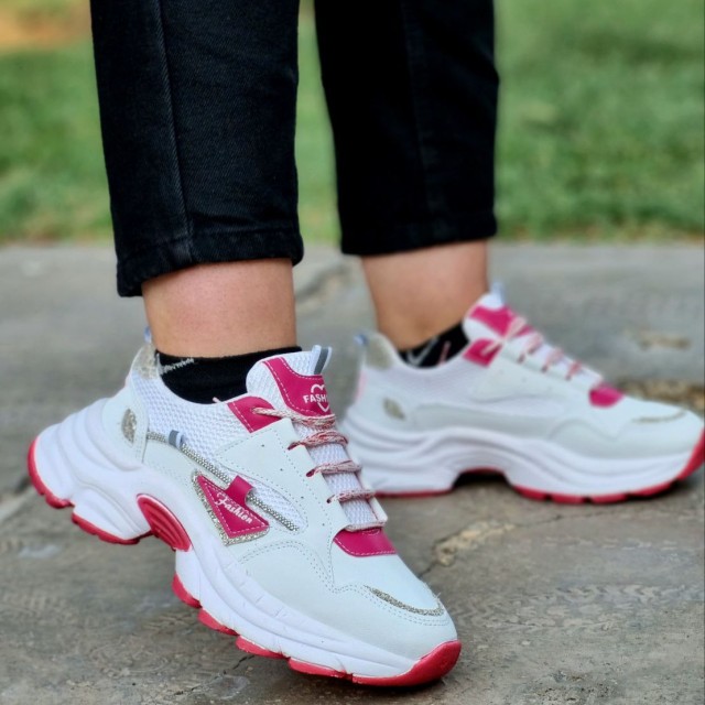 حراج باورنکردنی  کفش اسپرت دخترانه و زنانه مدل یکتا زیره پیو طبی راحت و سبک  رنگ سفید صورتی از هر نظر بی نظیر با ارسال رایگان