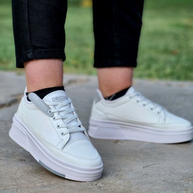 فروش ویژه کفش کتونی اسپرت دخترانه و زنانه  جدید مدل ونس مالنا جذاب و خاص رنگ سفید طوسی  بسیار شیک  و زیبا با  ارسال رایگان