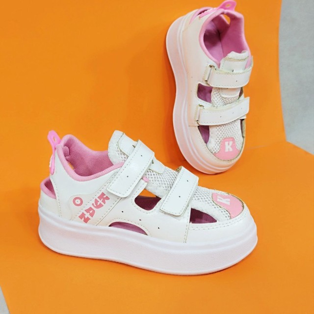 کفش تابستانه بچگانه دخترانه مدل کیان  خوش پوش و جذاب رنگ سفید صورتی با ارسال رایگان