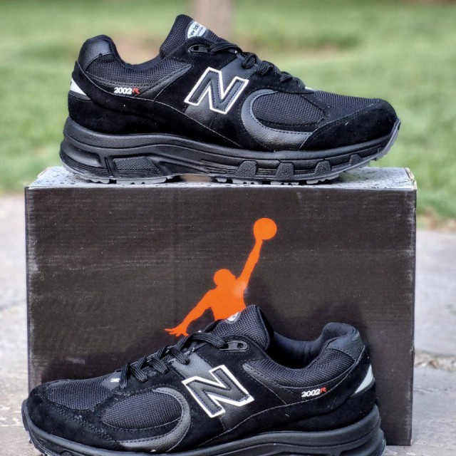 حراج باور نکردنی کفش  کتونی اسپرت  مردانه و پسرانه  بزرگپا بسیار خفن و خاص  رنگ مشکی  با ارسال رایگان