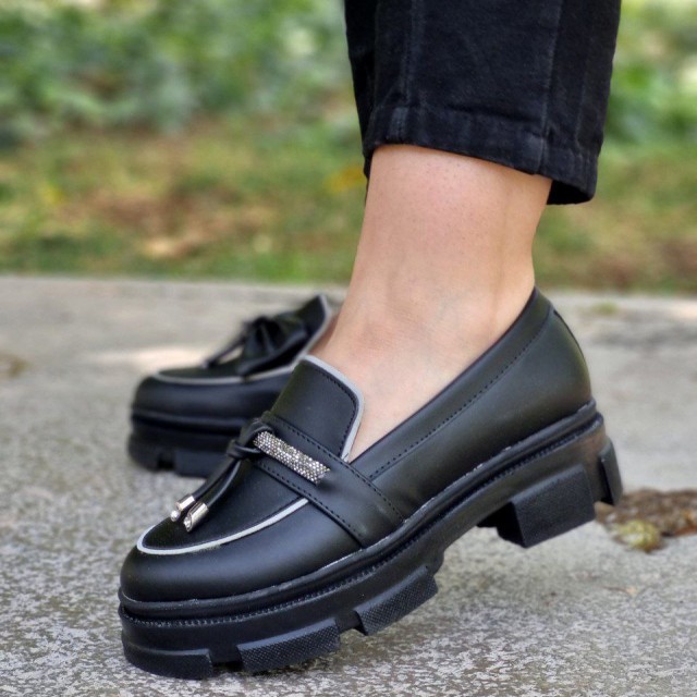 حراج ویژه کفش کالج زنانه و دخترانه مناسب برای خاص پسند ها رنگ مشکی باارسال رایگان