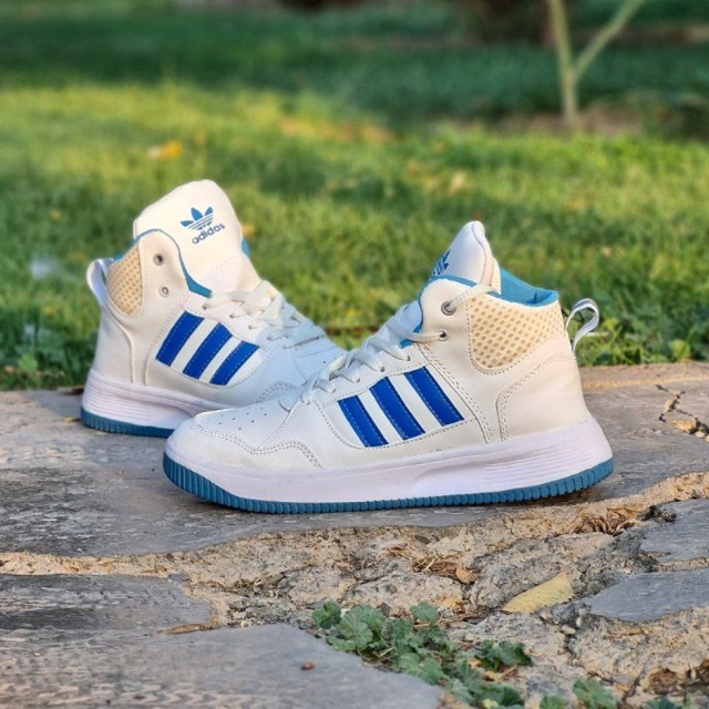 حراج فوق العاده نیم بوت آدیداس مردانه بوتیکی نرم و سبک سفید ابی باارسال رایگان