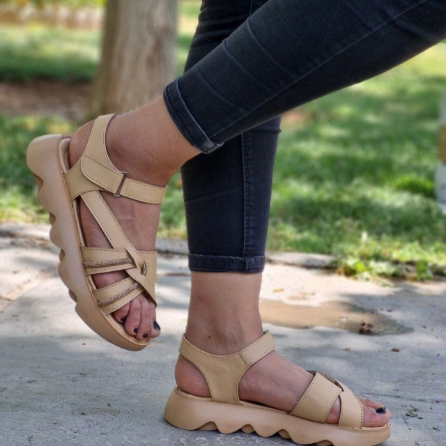 حراج   فوق العاده   صندل مجلسی زنانه و دخترانه مدل نگین  جذاب و فوق العاده کرمی  باارسال رایگان 1600