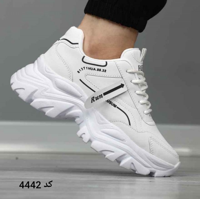 حراج باورنکردنی کفش کتونی اسپرت زنانه دخترانه RUN لژدار  زیبا و خوش پا  سفید با ارسال رایگان4442