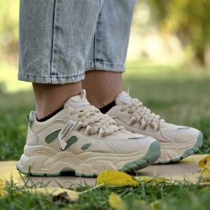 فروش عالیییی کفش اسپرت زنانه دخترانه مدل فشیون زیبا و دلبرانه رنگ سفید تمام  باارسال رایگان