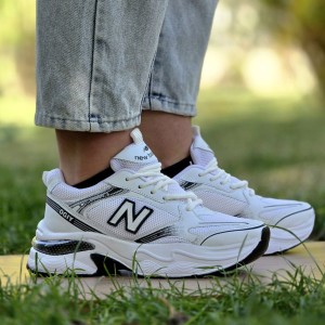 تخفیف شگفت انگیز کفش کتونی اسپرت زنانه دخترانه مدل نیوبالانس طرح کپسولی سبک و راحت رنگ کرم با ارسال رایگان