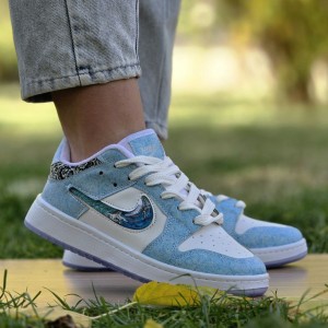 حراج ویژه  کفش کتونی اسپرت ست نایک دراگون  زنانه و مردانه شیک رنگ آبی سفید  با ارسال رایگان