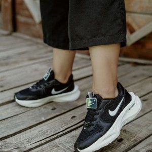 فروش ویژه  کفش کتونی اسپرت ست نایک  زنانه و مردانه منحصر به فرد و جذاب رنگ مشکی زیره سفید با ارسال رایگان