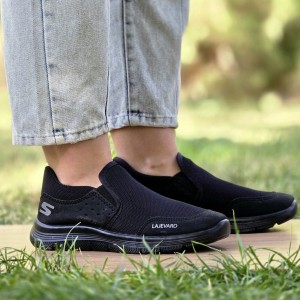 حراج عالی کفش اسپرت اسکیچرز مردانه خاص و بی نظیر رنگ طوسی روشن با ارسال رایگان