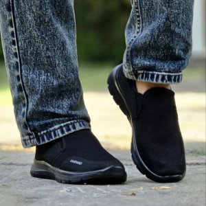 خرید شگفت انگیز کفش کتونی ست اسپرت اسکیچرز  زنانه و مردانه  ایده ال برای استفاده روزمره رنگ طوسی تمام با ارسال رایگان