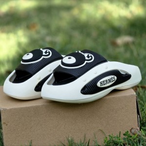 فروش خارق العاده دمپایی صندل زنانه دخترانه کرومی مدل جسیکا با طرح خرسی  نرم و سبک رنگ سفید قهوه ای باارسال رایگان