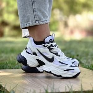 تخفیف خارق العاده کفش کتونی اسپرت زنانه دخترانه مدل نایک بی نقص و درجه یک  رنگ  مشکی سفید  با ارسال رایگان