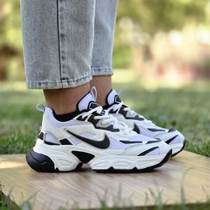 تخفیف خارق العاده کفش کتونی اسپرت زنانه دخترانه مدل نایک بی نقص و درجه یک  رنگ  مشکی سفید  با ارسال رایگان