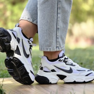 تخفیف خارق العاده کفش کتونی اسپرت زنانه دخترانه مدل نایک بی نقص و درجه یک  رنگ  مشکی سفید  با ارسال رایگان