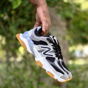 تخفیف جذااب کفش کتونی اسپرت مردانه و پسرانه مدل  نیوبالانس 9060 خوشپا و پرفروش رنگ سفید کرم  با ارسال رایگان