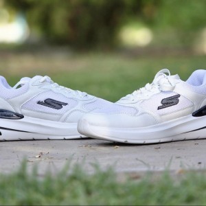 فروش واقعی  کفش کتونی اسپرت مردانه و پسرانه  بزرگپا مدل اسکیچرز  بادوام  و نفیس رنگ مشکی تمام  با ارسال رایگان