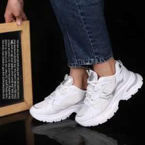 تخفیف حیرت انگیز  کفش کتونی اسپرت زنانه دخترانه مدل نیوبالانس جذاب و خاص رنگ  سفید نقره ای  با ارسال رایگان