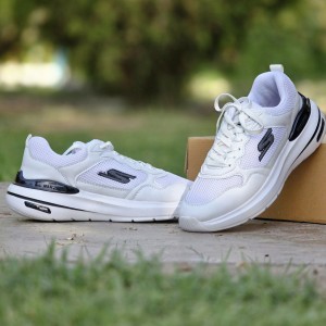 فروش  واقعی کفش کتونی اسپرت مردانه و پسرانه  بزرگپا مدل اسکیچرز عالی و منحصر به فرد رنگ  سفید تمام  با ارسال رایگان