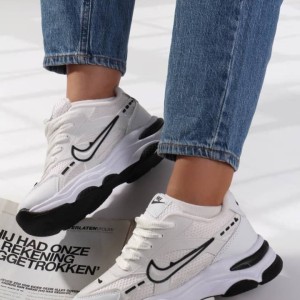تخفیف دل انگیز کفش کتونی اسپرت زنانه دخترانه مدل نایک  منحصر به فرد و عالی رنگ سفید مشکی با ارسال رایگان